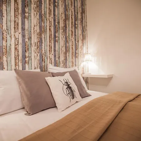 Bed&books Art 3*