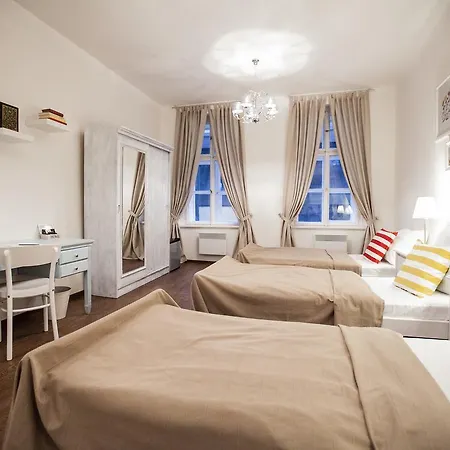 Bed&books Art 3*