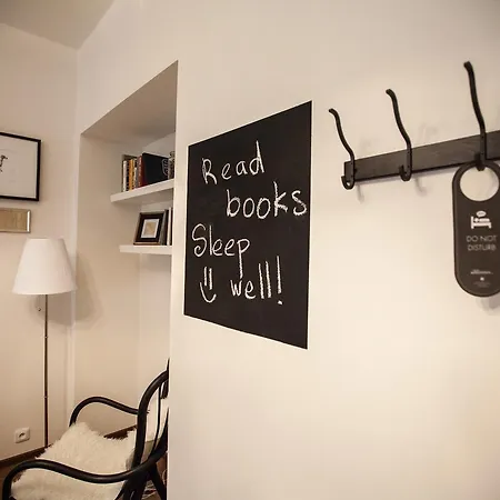 Bed&books Art 3*