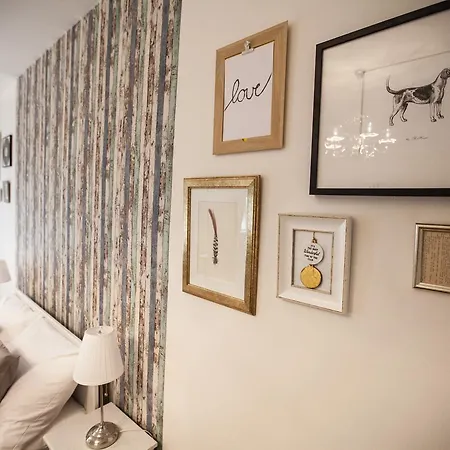 Bed&books Art 3*